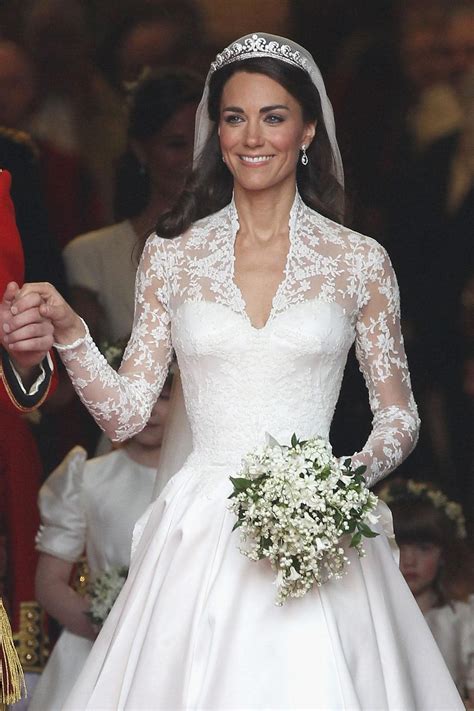 Wedding dress of Catherine Middleton .